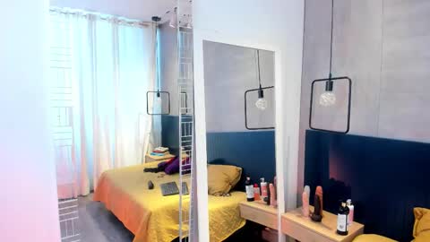 victoria  online show from February 3, 7:40 pm