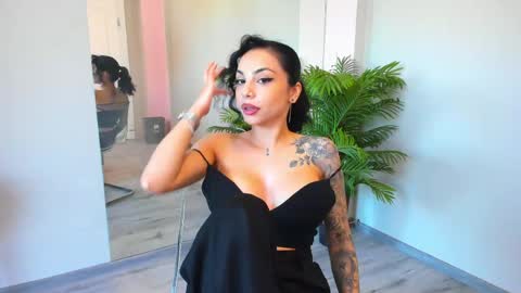 Sienna online show from April 28, 6:06 am