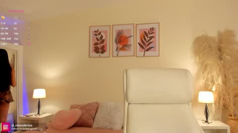 Valeria Davila online show from January 19, 12:45 pm