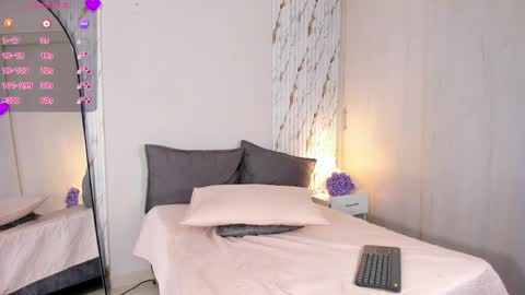 missvioleet online show from April 16, 9:39 pm