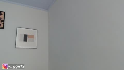 missvirggii online show from November 28, 10:46 pm