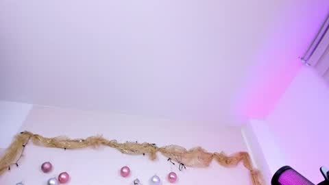 Pau OFmissweetpeach online show from December 18, 11:42 pm