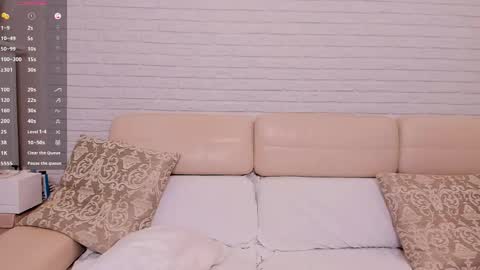 missxcaprice online show from April 8, 4:47 am