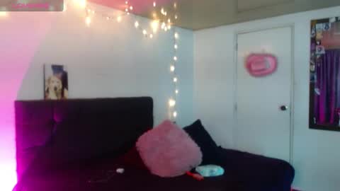 Snapshot of mistress_ditta2 chatting on December 19, 8:45 am online show from December 19, 8:45 am