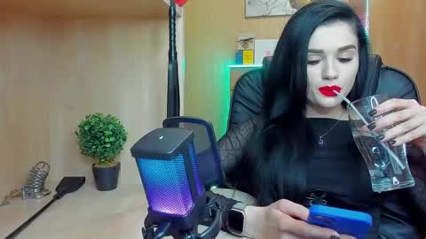 Snapshot of mistress_kristi chatting on February 4, 6:17 pm Mistress Kristi online show from February 4, 6:17 pm