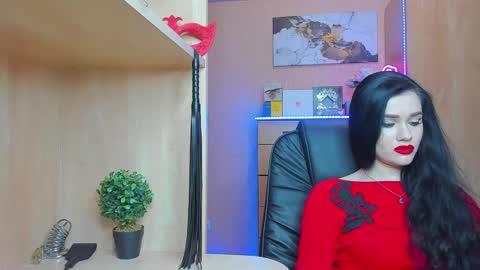 Snapshot of mistress_kristi chatting on February 14, 9:53 pm Mistress Kristi online show from February 14, 9:53 pm