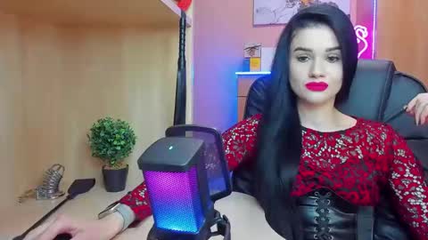 Snapshot of mistress_kristi chatting on February 8, 8:53 pm Mistress Kristi online show from February 8, 8:53 pm