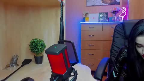 Snapshot of mistress_kristi chatting on February 6, 7:51 pm Mistress Kristi online show from February 6, 7:51 pm