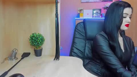Snapshot of mistress_kristi chatting on February 18, 8:15 pm Mistress Kristi online show from February 18, 8:15 pm