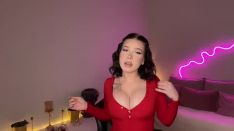 Mia online show from June 2, 6:42 pm