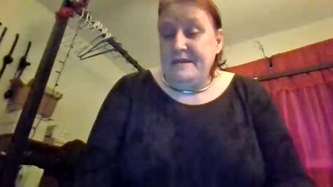 Snapshot of mistressamanda chatting on October 24, 3:30 pm Aussie Syn online show from October 24, 3:30 pm