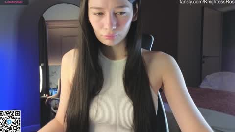 Snapshot of misty_roseee chatting on January 23, 6:49 am misty_roseee online show from January 23, 6:49 am