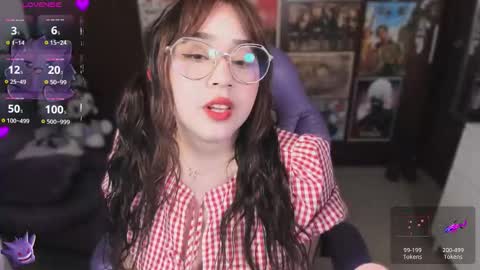 Snapshot of mitsu_dva chatting on September 18, 6:23 am Emili online show from September 18, 6:23 am