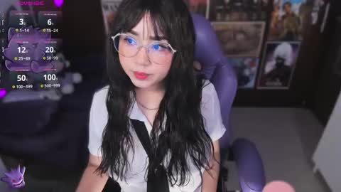 Snapshot of mitsu_dva chatting on September 17, 6:22 am Emili online show from September 17, 6:22 am