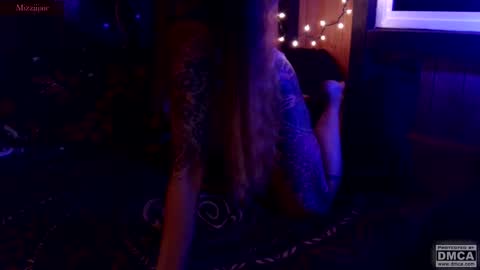 mizziijaie online show from October 31, 4:47 am