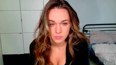 mmminnie online show from February 17, 11:42 am