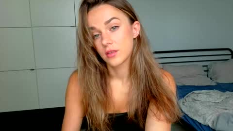 mmminnie online show from October 11, 1:36 pm