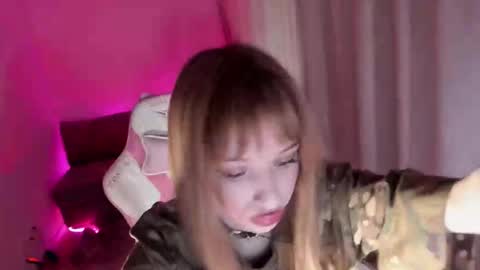 mnepohhh online show from December 18, 5:18 pm