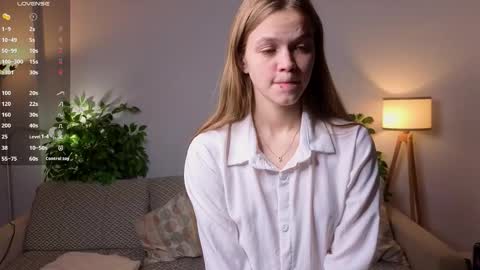 Laura online show from November 25, 11:01 am