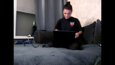 Snapshot of mokkeltje9 chatting on September 24, 7:13 pm KinkyMilfNL online show from September 24, 7:13 pm