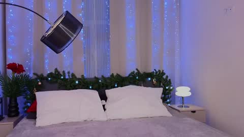 Molly online show from December 25, 9:43 pm