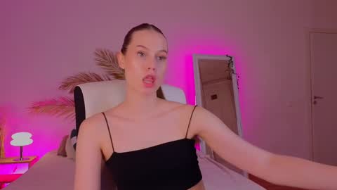 Molly online show from December 19, 9:27 pm