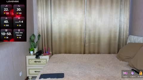 molliblum online show from February 4, 2:10 pm