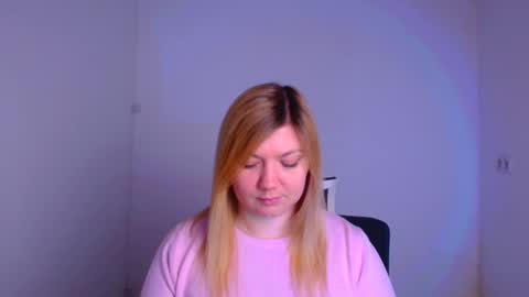 Snapshot of molly_moree chatting on February 10, 12:29 pm Molly online show from February 10, 12:29 pm