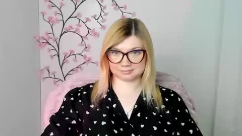 Molly online show from May 11, 4:04 pm