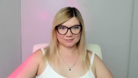 Snapshot of molly_moree chatting on September 12, 11:39 am Molly online show from September 12, 11:39 am