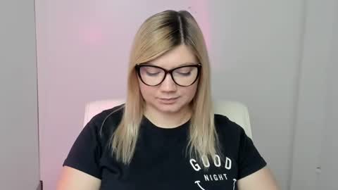 Snapshot of molly_moree chatting on September 30, 11:49 am Molly online show from September 30, 11:49 am
