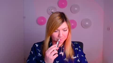 Snapshot of molly_moree chatting on February 17, 12:38 pm Molly online show from February 17, 12:38 pm