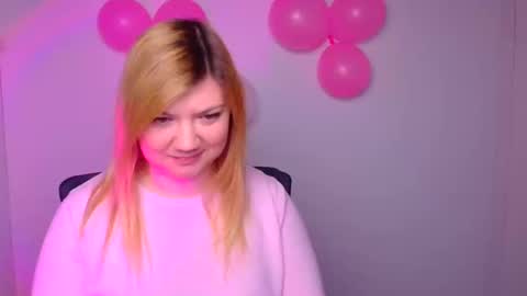 Snapshot of molly_moree chatting on February 12, 12:44 pm Molly online show from February 12, 12:44 pm