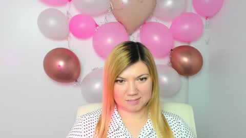 Snapshot of molly_moree chatting on February 19, 1:39 pm Molly online show from February 19, 1:39 pm