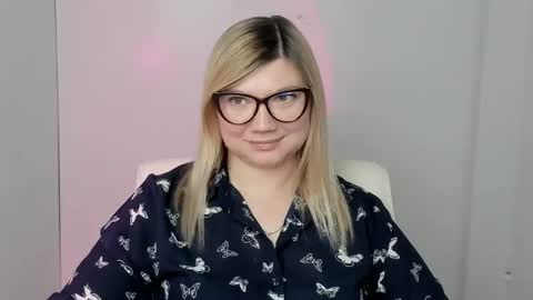 Snapshot of molly_moree chatting on October 8, 6:34 pm Molly online show from October 8, 6:34 pm