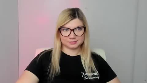 Snapshot of molly_moree chatting on September 17, 11:52 am Molly online show from September 17, 11:52 am