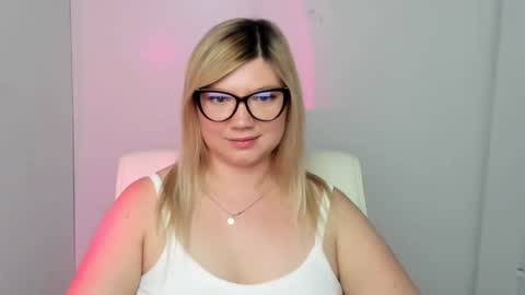 Snapshot of molly_moree chatting on September 9, 1:55 pm Molly online show from September 9, 1:55 pm