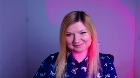 Snapshot of molly_moree chatting on February 8, 12:39 pm Molly online show from February 8, 12:39 pm