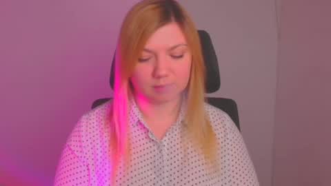 Snapshot of molly_moree chatting on February 3, 12:14 pm Molly online show from February 3, 12:14 pm