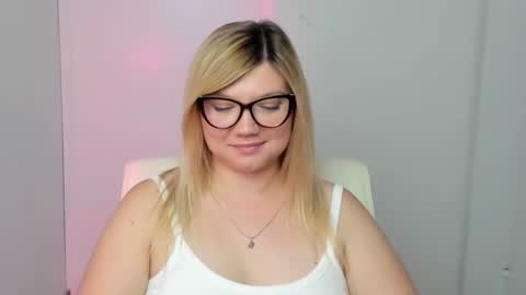 Snapshot of molly_moree chatting on September 15, 11:51 am Molly online show from September 15, 11:51 am