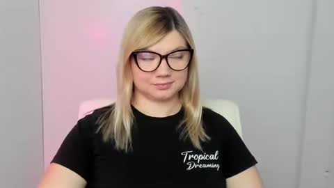 Snapshot of molly_moree chatting on September 26, 11:52 am Molly online show from September 26, 11:52 am