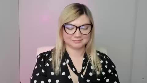 Snapshot of molly_moree chatting on October 10, 8:36 pm Molly online show from October 10, 8:36 pm