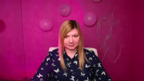 Snapshot of molly_moree chatting on February 18, 12:28 pm Molly online show from February 18, 12:28 pm