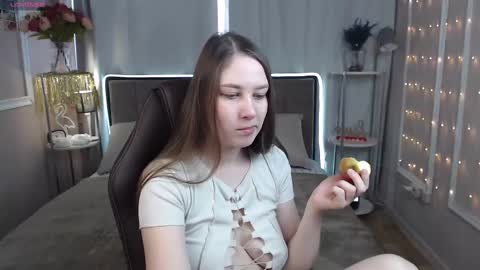 Snapshot of molly_moretti chatting on March 10, 5:22 am   check my bio online show from March 10, 5:22 am