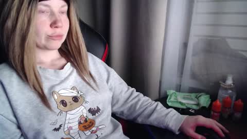 I have new photos come and see with love Molly online show from November 18, 12:50 pm