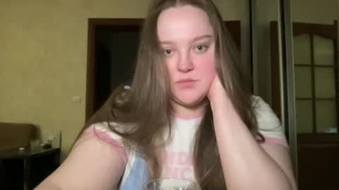 Snapshot of mollyas chatting on October 3, 4:01 pm Alice online show from October 3, 4:01 pm