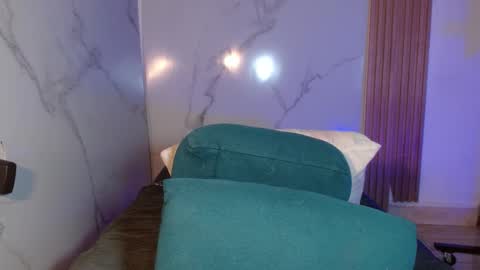  MOLLY  GUNSG online show from January 14, 10:37 pm