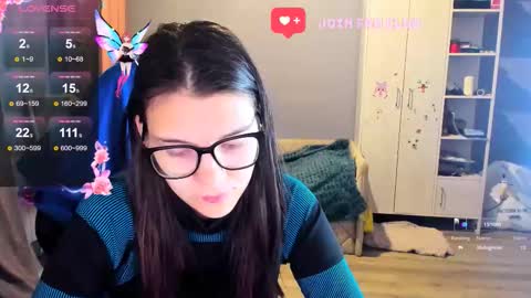 Snapshot of mollylollipop20 chatting on October 22, 1:10 am KIRA online show from October 22, 1:10 am