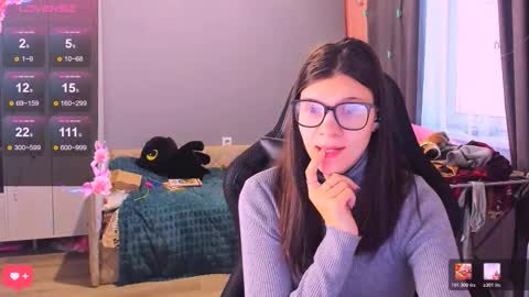  KIRA  online show from February 4, 2:25 am