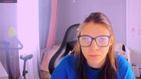  KIRA  online show from April 11, 5:13 am